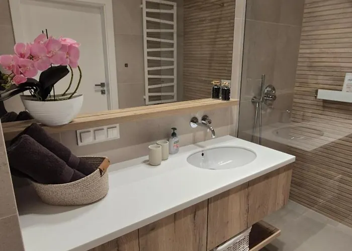 Luxurious Cinnamon Apartment, Self Check-in 24h, Free Parking, Air-conditioning Apartamento *