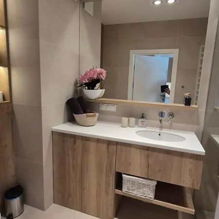Luxurious Cinnamon Apartment, Self Check-in 24h, Parking, Air-conditioning *