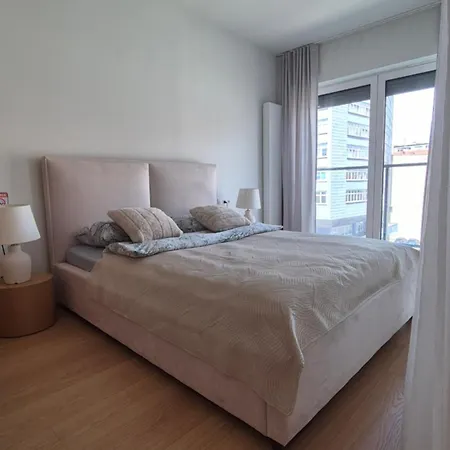 Luxurious Cinnamon Apartment, Self Check-in 24h, Free Parking, Air-conditioning Appartement *