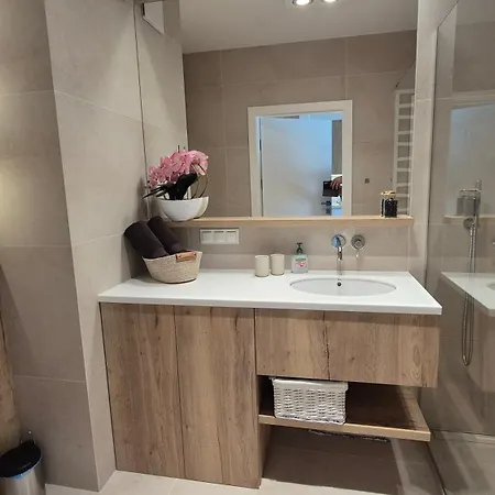 아파트 Luxurious Cinnamon Apartment, Self Check-in 24h, Parking, Air-conditioning 포즈난