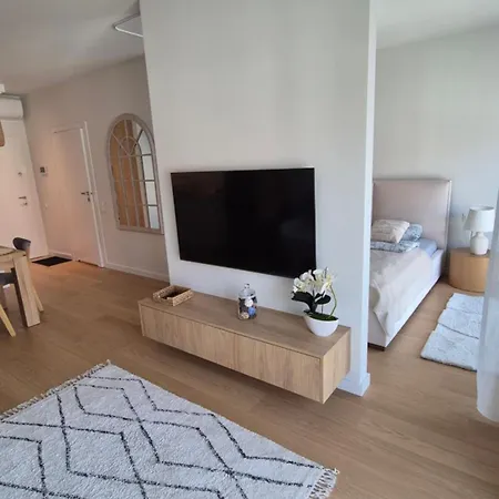 아파트 Luxurious Cinnamon Apartment, Self Check-in 24h, Parking, Air-conditioning