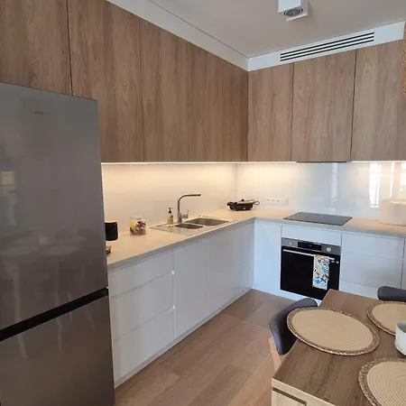 Luxurious Cinnamon Apartment, Self Check-in 24h, Parking, Air-conditioning * 포즈난