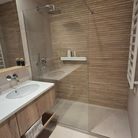 Luxurious Cinnamon Apartment, Self Check-in 24h, Parking, Air-conditioning 아파트 포즈난