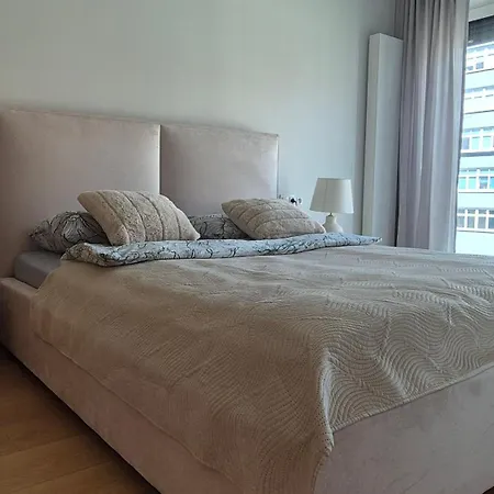 Luxurious Cinnamon Apartment, Self Check-in 24h, Parking, Air-conditioning 아파트 포즈난
