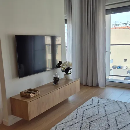 아파트 Luxurious Cinnamon Apartment, Self Check-in 24h, Parking, Air-conditioning