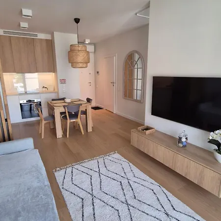 Luxurious Cinnamon Apartment, Self Check-in 24h, Free Parking, Air-conditioning Apartment *