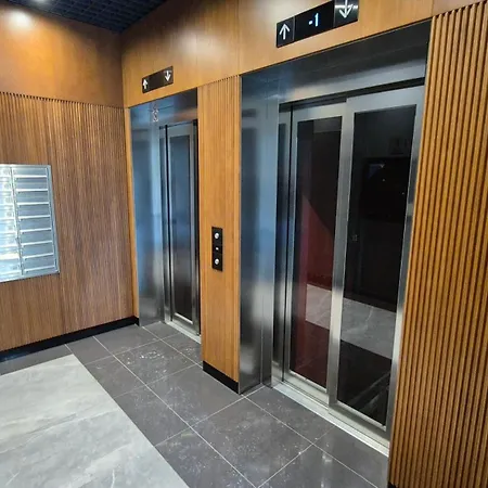 Luxurious Cinnamon Apartment, Self Check-in 24h, Free Parking, Air-conditioning *