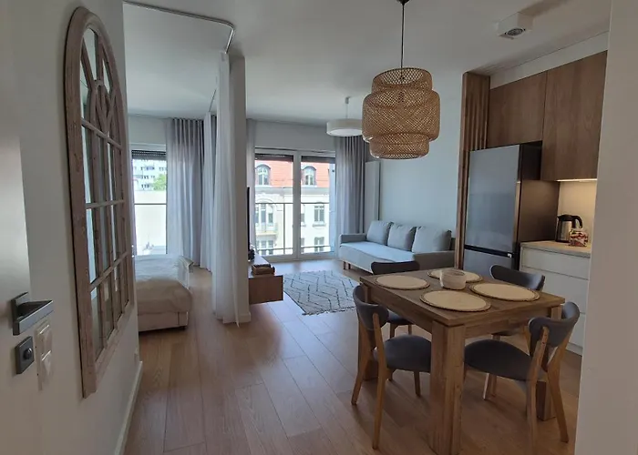 Luxurious Cinnamon Apartment, Self Check-in 24h, Free Parking, Air-conditioning Apartment *