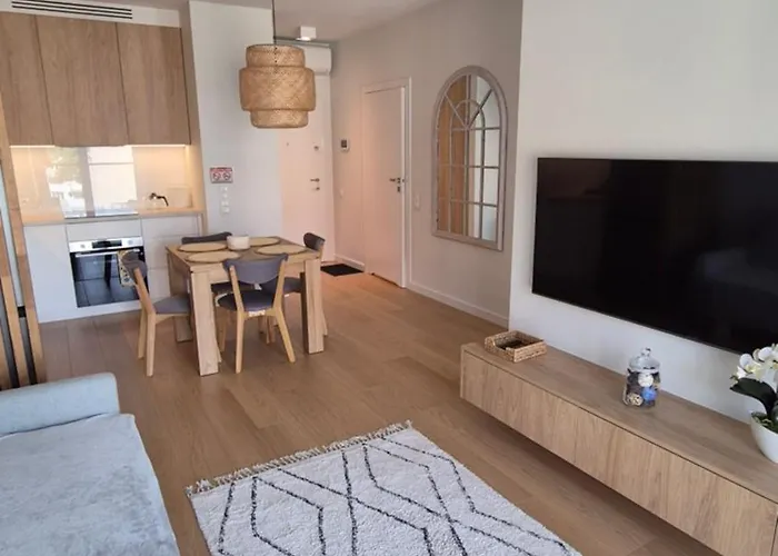 Luxurious Cinnamon Apartment, Self Check-in 24h, Free Parking, Air-conditioning Apartment *